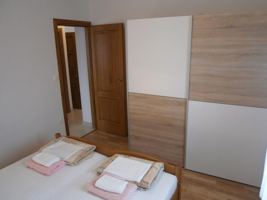Apartments Crncic Šilo Стая снимка