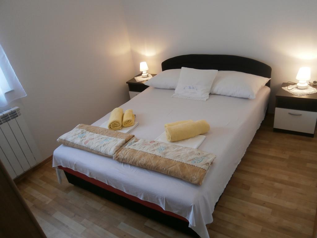 Apartments Crncic Šilo Стая снимка