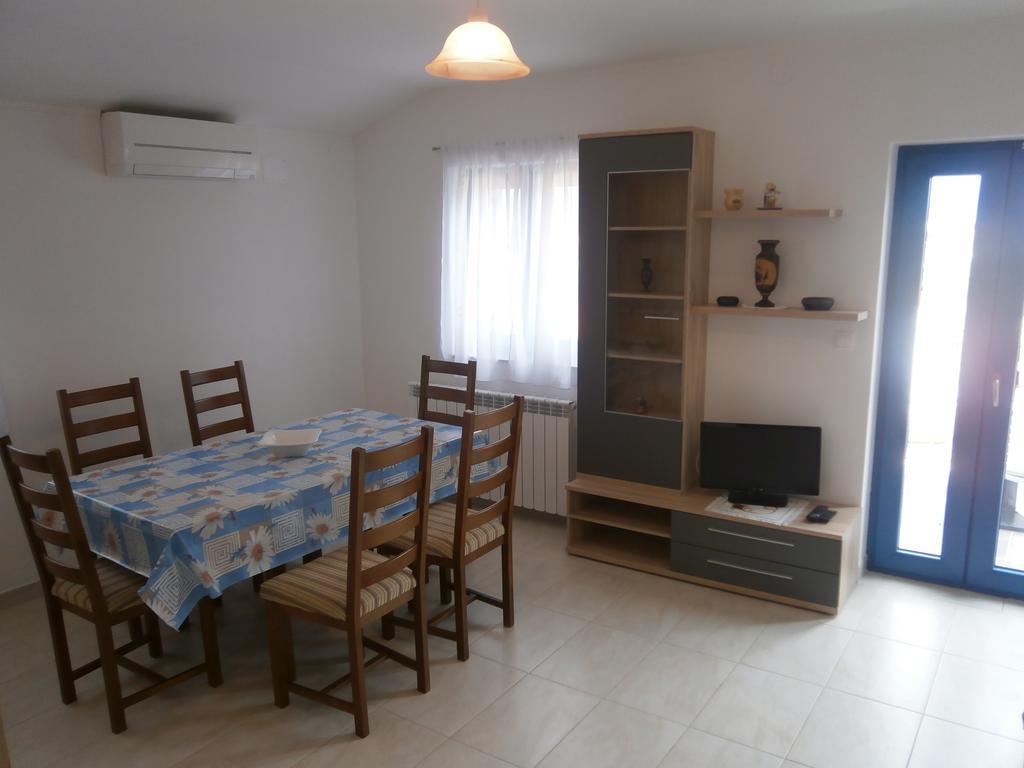 Apartments Crncic Šilo Стая снимка