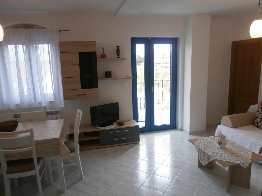 Apartments Crncic Šilo Стая снимка