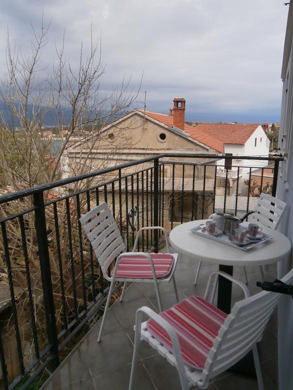 Apartments Crncic Šilo Стая снимка