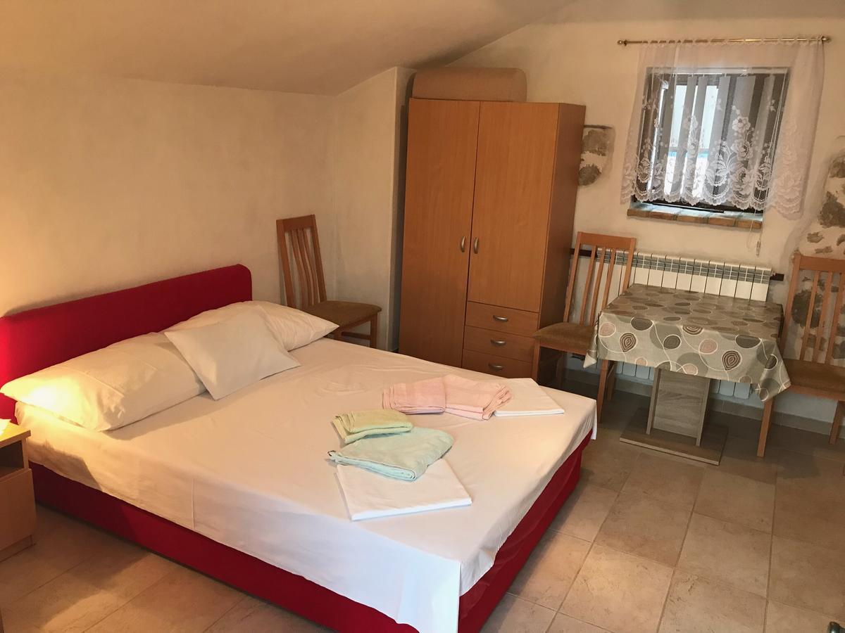 Apartments Crncic Šilo Екстериор снимка